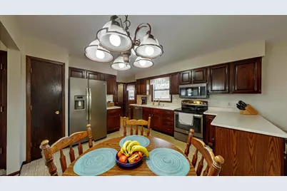 532 N Stevens Ave, Jefferson, WI 53549 - Photo 3