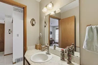 5302  Athens Ave, Racine, WI 53406 - Photo 9