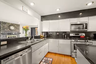 8125 S 58th St, Franklin, WI 53132 - Photo 9