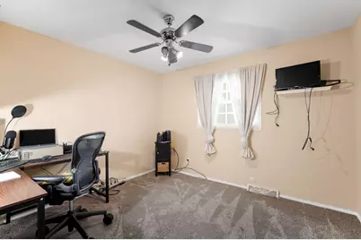 8125 S 58th St, Franklin, WI 53132 - Photo 17