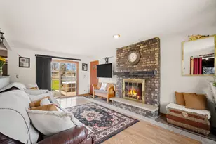 8125 S 58th St, Franklin, WI 53132 - Photo 3