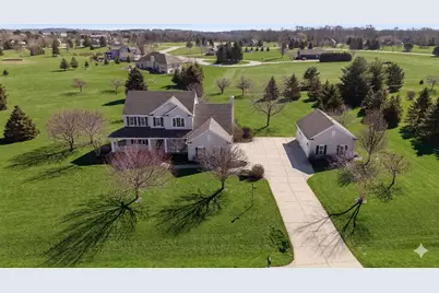 810  Black Squirrel Ct, Richfield, WI 53033 - Photo 1