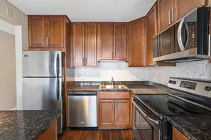 1660 N Prospect Ave, Milwaukee, WI 53202 - Photo 17