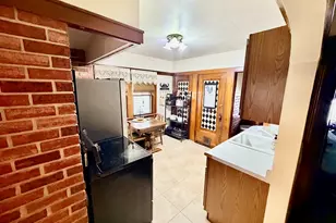 2239 S 73rd St, West Allis, WI 53219 - Photo 21