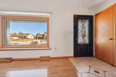 8603 S Melrose Dr, Oak Creek, WI 53154 - Photo 5