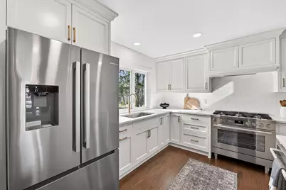 1635  Highland Dr, Elm Grove, WI 53122 - Photo 9