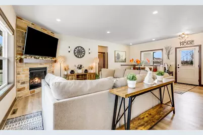 900  Moonbeam Ln, Francis Creek, WI 54214 - Photo 5