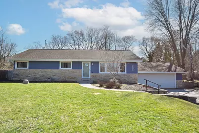 3551 S Woodland Ct, New Berlin, WI 53146 - Photo 7