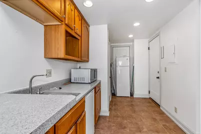 1028 E Juneau Ave #821, Milwaukee, WI 53202 - Photo 11