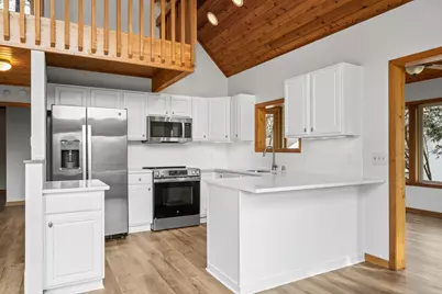 242  Waubun Dr, Fontana, WI 53125 - Photo 9