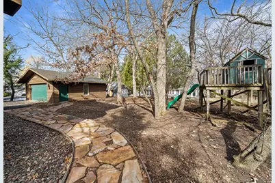 242  Waubun Dr, Fontana, WI 53125 - Photo 25