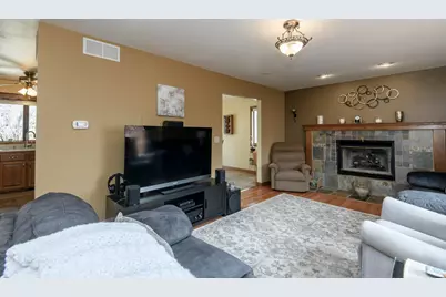 68 E Prospect St, Hartford, WI 53027 - Photo 3