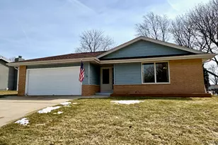 7622 S Lenox Ave, Oak Creek, WI 53154 - Photo 1