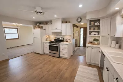 7622 S Lenox Ave, Oak Creek, WI 53154 - Photo 9