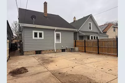 3716 W Branting Ln, Milwaukee, WI 53215 - Photo 17