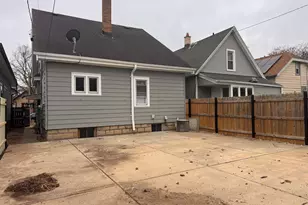 3716 W Branting Ln, Milwaukee, WI 53215 - Photo 17