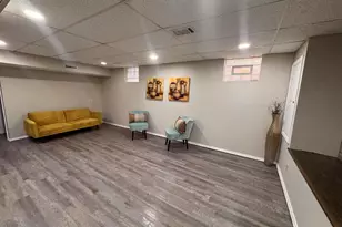 3716 W Branting Ln, Milwaukee, WI 53215 - Photo 13