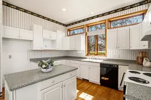 W150N10257 Windsong Circle, Germantown, WI 53022 - Photo 13