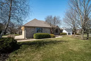 W150N10257 Windsong Circle, Germantown, WI 53022 - Photo 37