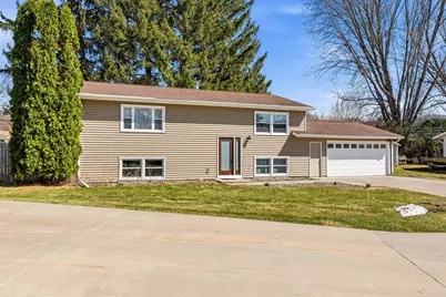 2401  30th St, La Crosse, WI 54601 - Photo 3