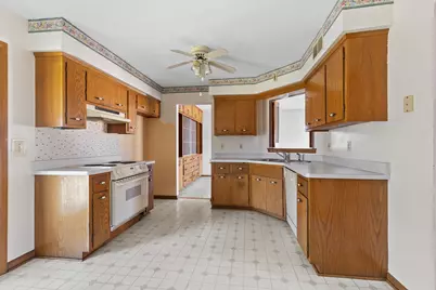 2744 N Park Dr, Wauwatosa, WI 53222 - Photo 11