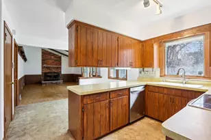 18215 Parish Dr, Brookfield, WI 53045 - Photo 13