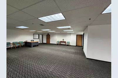 15850 W Bluemound Rd #15, Brookfield, WI 53005 - Photo 5