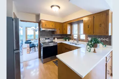 3340 S Russel Rd, New Berlin, WI 53151 - Photo 9