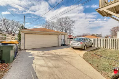 2125 S 97th St, West Allis, WI 53227 - Photo 31