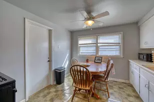 2125 S 97th St, West Allis, WI 53227 - Photo 7