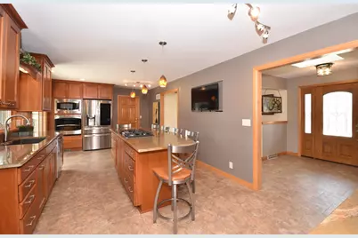 10570  Pallottine Dr, Greenfield, WI 53228 - Photo 27