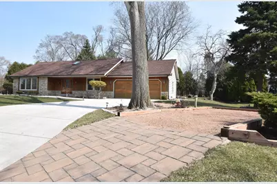 10570  Pallottine Dr, Greenfield, WI 53228 - Photo 3