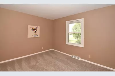 10570 W Pallottine Dr, Greenfield, WI 53228 - Photo 37