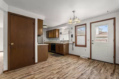 1736  Knoll Crest Dr, Sheboygan, WI 53081 - Photo 9