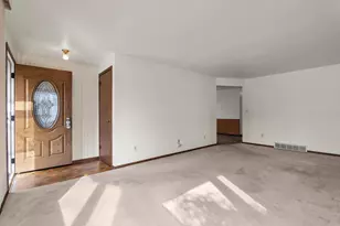 1736 Knoll Crest Dr, Sheboygan, WI 53081 - Photo 5