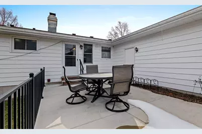 1736  Knoll Crest Dr, Sheboygan, WI 53081 - Photo 31