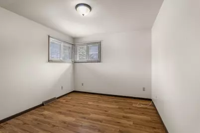 1736  Knoll Crest Dr, Sheboygan, WI 53081 - Photo 17