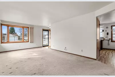 1736  Knoll Crest Dr, Sheboygan, WI 53081 - Photo 7