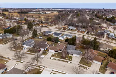 1736  Knoll Crest Dr, Sheboygan, WI 53081 - Photo 35