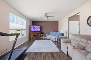 717 Chadwick Dr, Watertown, WI 53094 - Photo 5