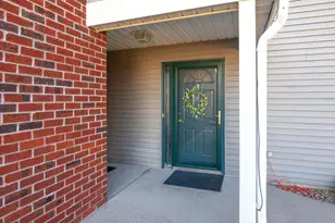 N17W26887 E Fieldhack Dr, Pewaukee, WI 53072 - Photo 3