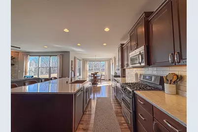 W275N358  Arrowhead Trl, Pewaukee, WI 53188 - Photo 9