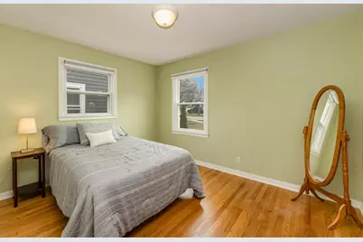 4959 N Berkeley Blvd, Whitefish Bay, WI 53217 - Photo 7