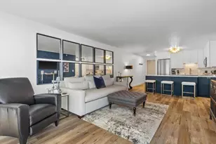 1660 N Prospect Ave, Milwaukee, WI 53202 - Photo 9