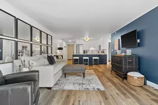 1660 N Prospect Ave, Milwaukee, WI 53202 - Photo 11