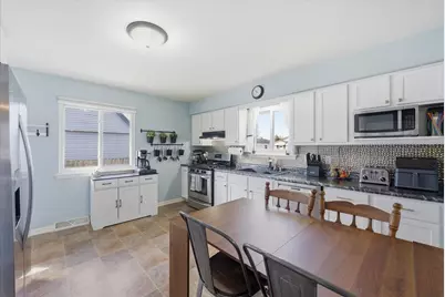 4216 S 89th St, Greenfield, WI 53228 - Photo 5