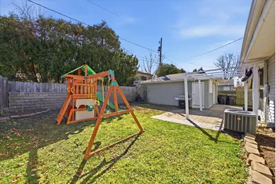 4216 S 89th St, Greenfield, WI 53228 - Photo 37