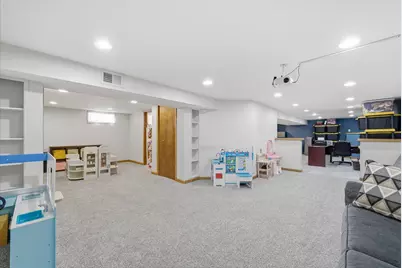 4216 S 89th St, Greenfield, WI 53228 - Photo 23