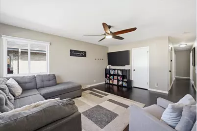 4216 S 89th St, Greenfield, WI 53228 - Photo 7