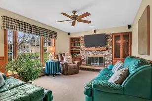 N17W27387 Lakefield Dr, Pewaukee, WI 53072 - Photo 17